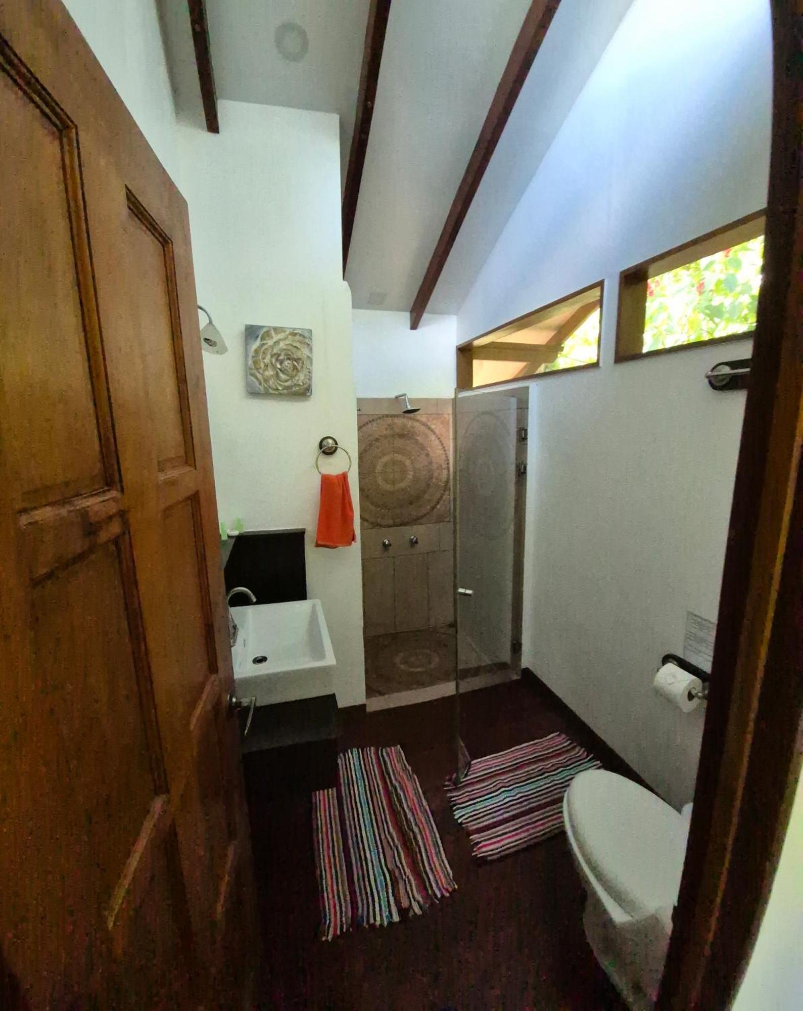 GuápilesCentro Ananda住宿加早餐旅馆 外观 照片