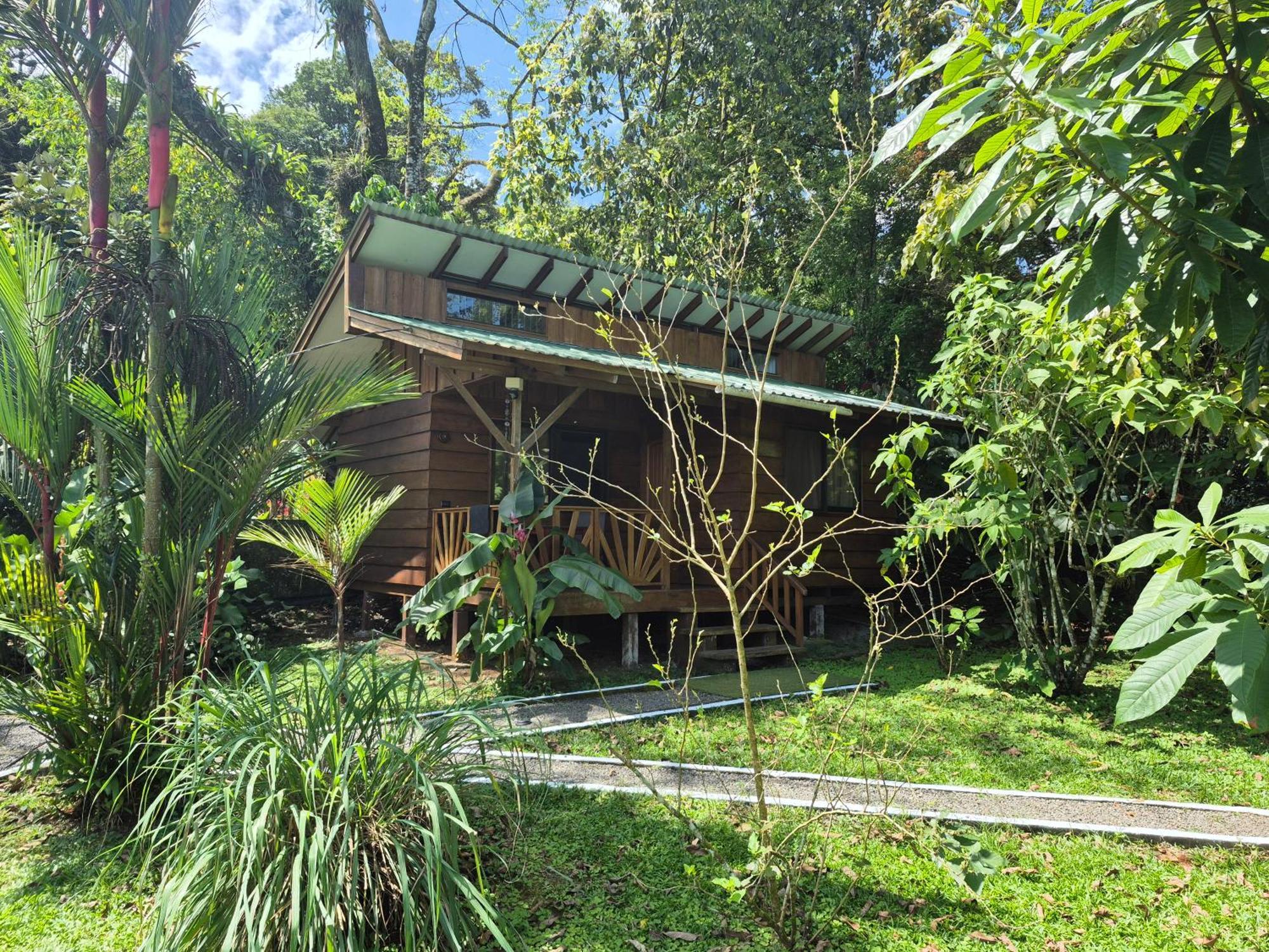 GuápilesCentro Ananda住宿加早餐旅馆 外观 照片