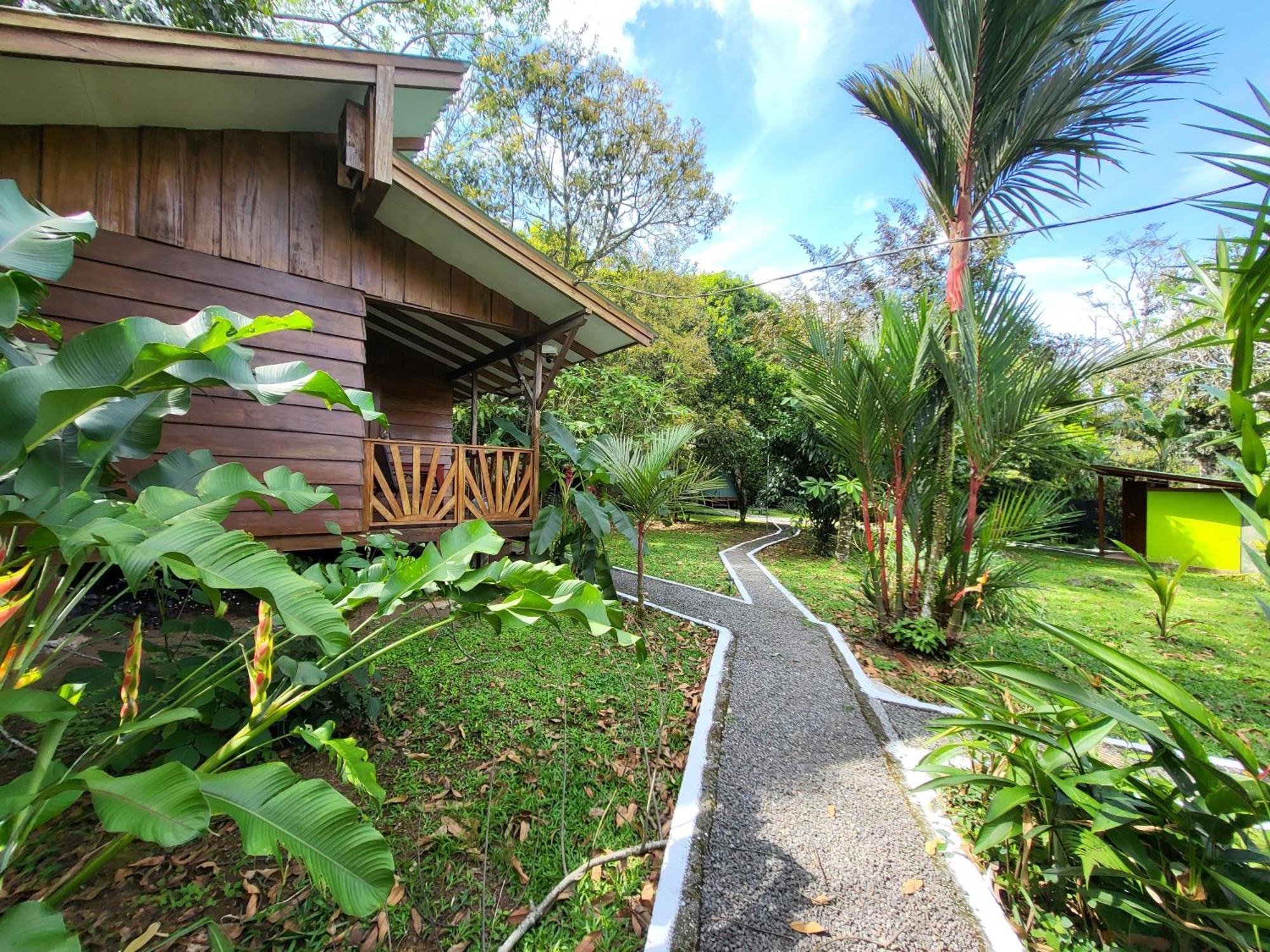 GuápilesCentro Ananda住宿加早餐旅馆 外观 照片