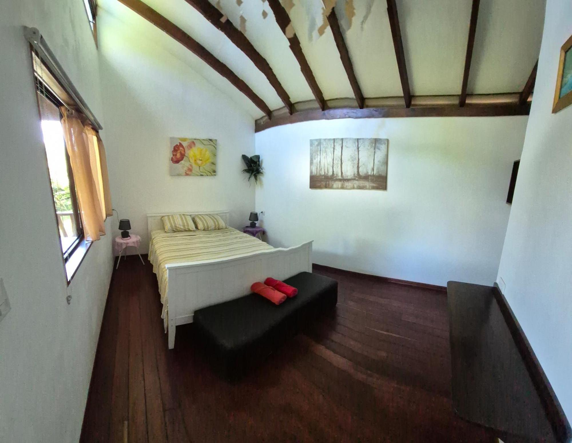 GuápilesCentro Ananda住宿加早餐旅馆 外观 照片